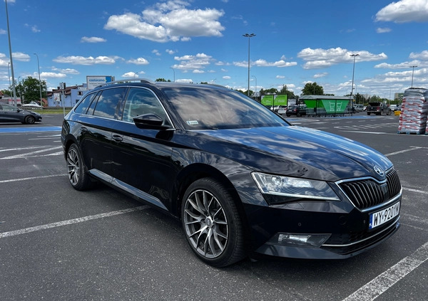 Skoda Superb cena 66000 przebieg: 224000, rok produkcji 2015 z Józefów małe 92